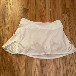 Lululemon Play Off The Pleats Tennis Skirt in White, Size 8